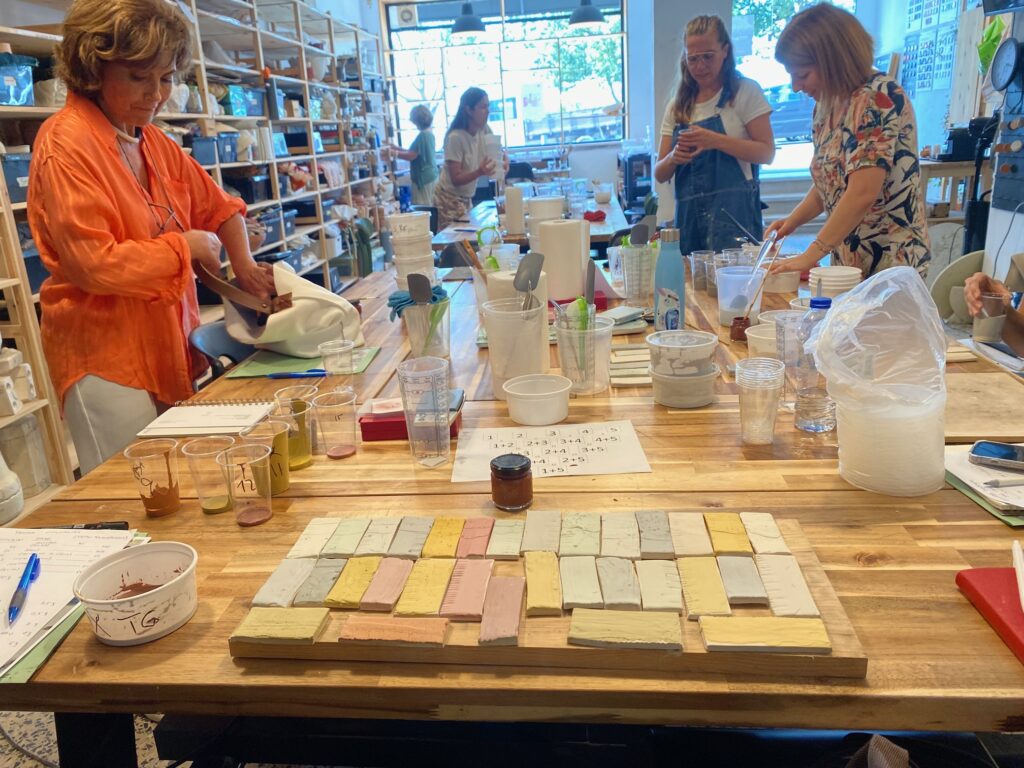 Glaze workshop at Ceramist shop atelier Oeiras